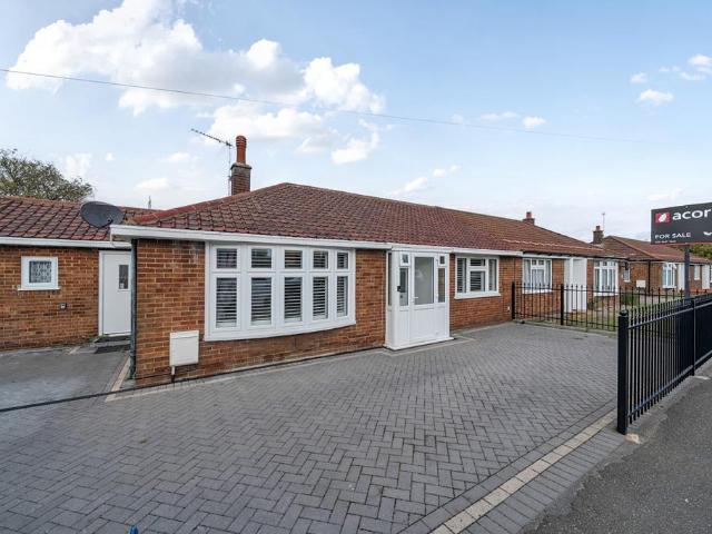 Bungalow for sale in North End, Greater London