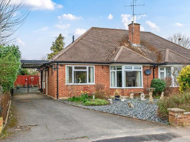 Bungalow for sale in Highway, Maidenhead