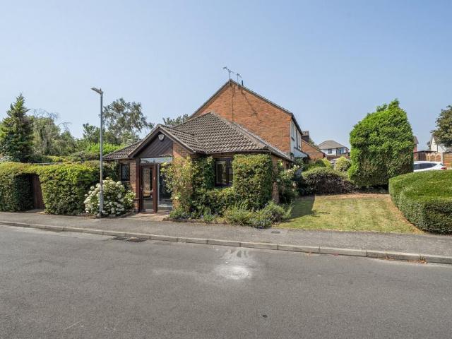 Bungalow for sale in Swanscombe and Greenhithe, Monks Orchard
