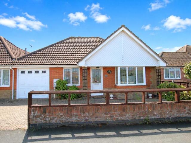 Bungalow for sale in Holland-on-Sea, Dale Hill
