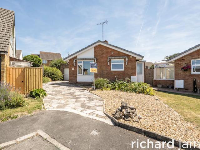 Bungalow for sale in North Wroughton, Swindon