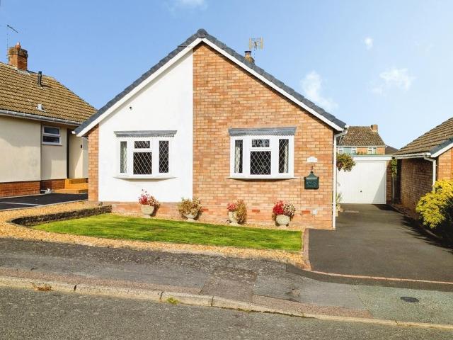 Bungalow for sale in Alveley