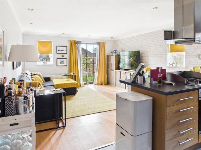 Bungalow for sale in Streatham, Greater London