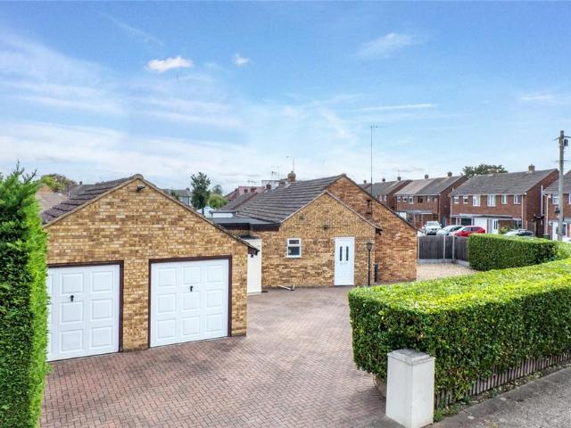 Bungalow for sale in Grove Park, Swale