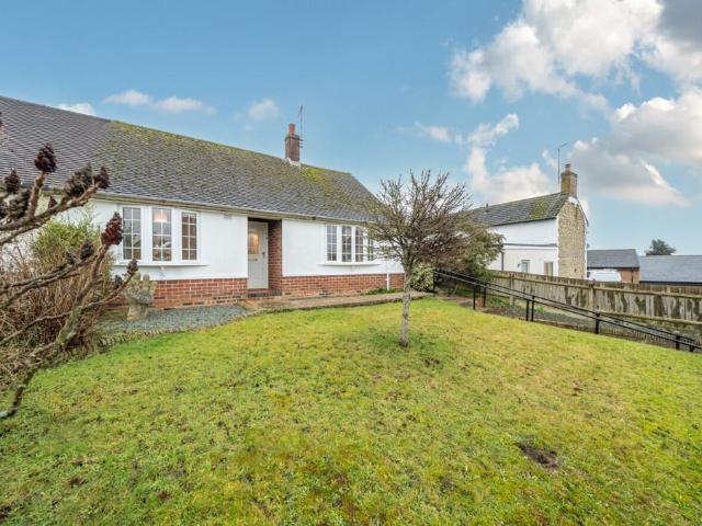 Bungalow for sale in Deanshanger