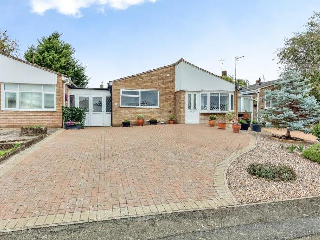 Bungalow for sale in Rushden