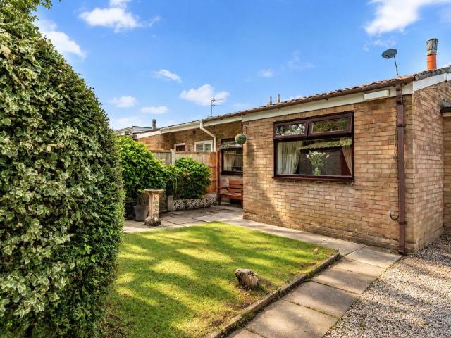 Bungalow for sale in Palacefields, Halton