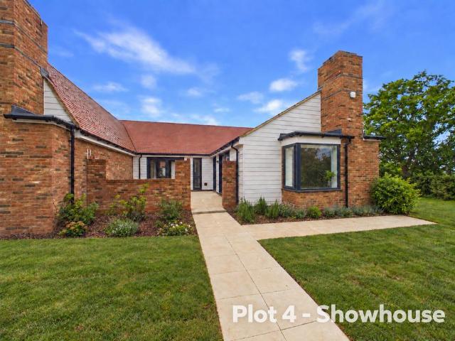 Bungalow for sale in Bridgefield, Kent
