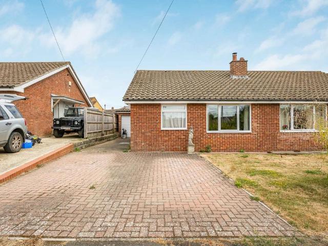 Bungalow for sale in Oakley