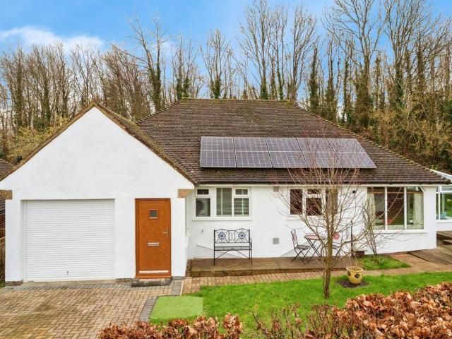 Bungalow for sale in Salehurst and Robertsbridge, Heathlands