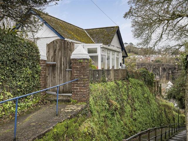 Bungalow for sale in Weir Quay, Devon