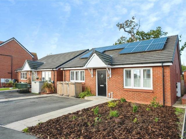 Bungalow for sale in Hampton Magna, Warwick