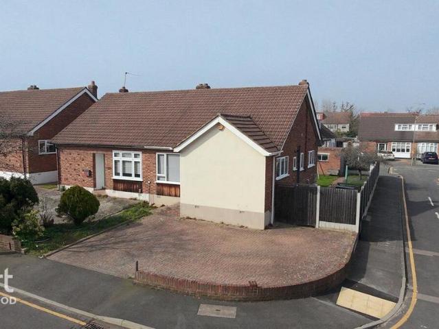 Bungalow for sale in Harold Wood, Greater London