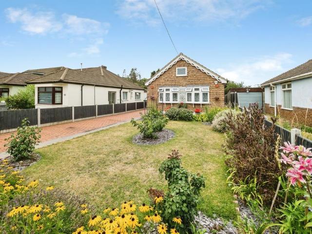 Bungalow for sale in Rainham, Greater London