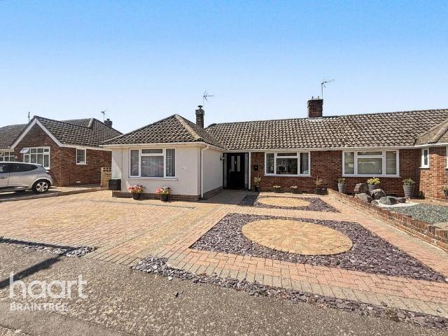 Bungalow for sale in Chipping Hill, Essex
