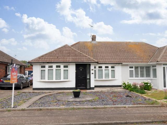 Bungalow for sale in Westbrook, Acol