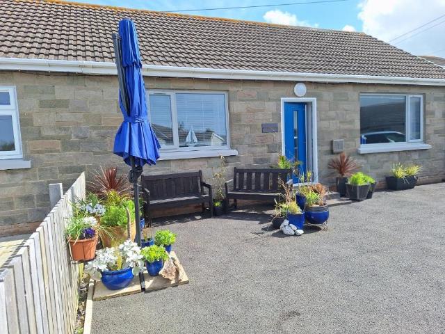 Bungalow for sale in Llanon, Wales