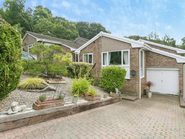 Bungalow for sale in Mochdre, Wales