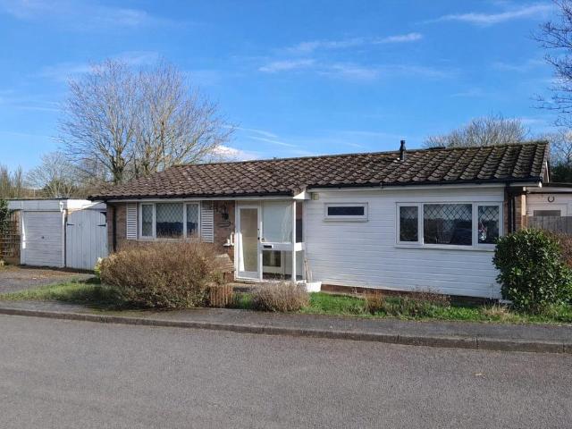 Bungalow for sale in Gun Hill, Warwickshire