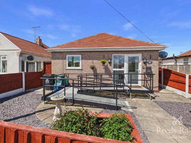 Bungalow for sale in Kinmel Bay, Wales