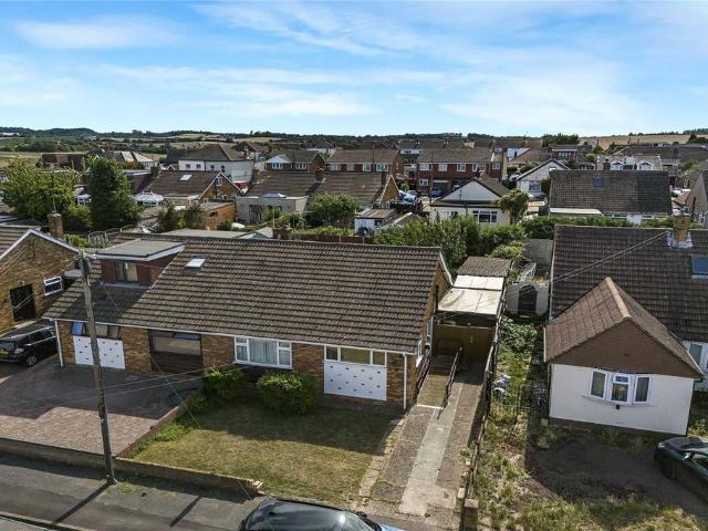 Bungalow for sale in Hawley, Monks Orchard
