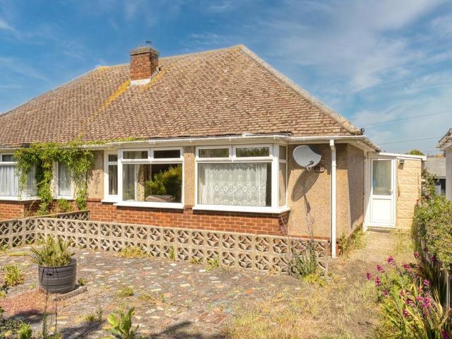 Bungalow for sale in West Dumpton, Acol