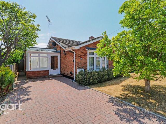Bungalow for sale in Chipping Hill, Essex