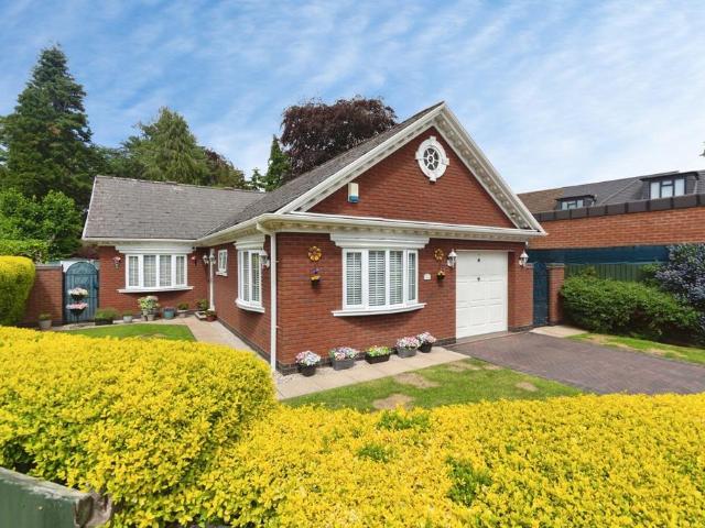 Bungalow for sale in Wake Green, West Midlands
