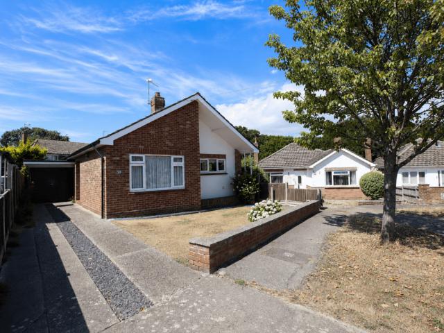 Bungalow for sale in Holland-on-Sea, Dale Hill