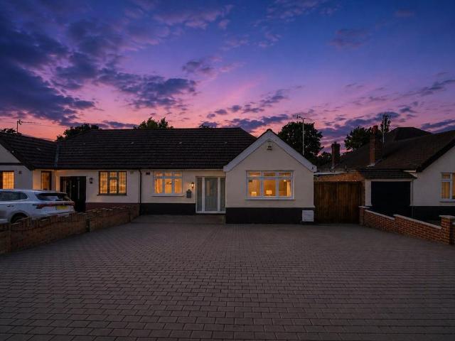Bungalow for sale in North End, Greater London