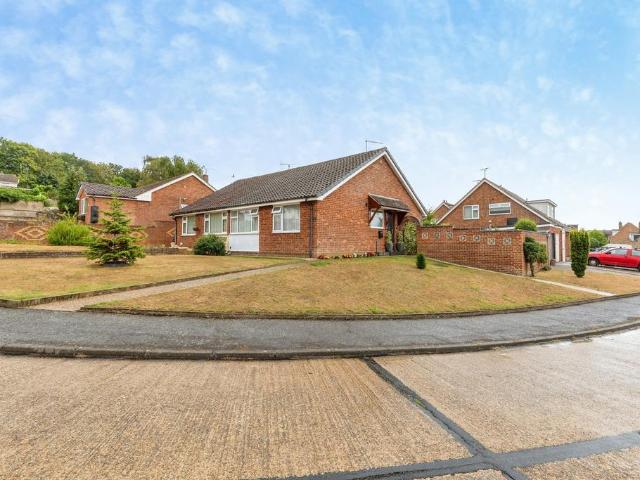 Bungalow for sale in Strood