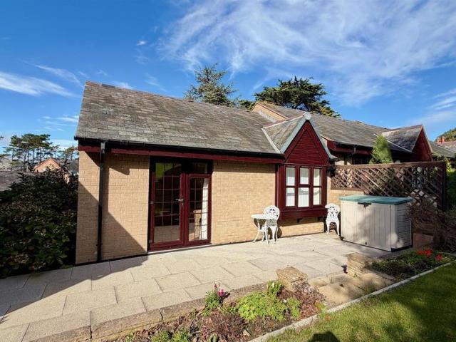 Bungalow for sale in Craig-y-don, Llandudno