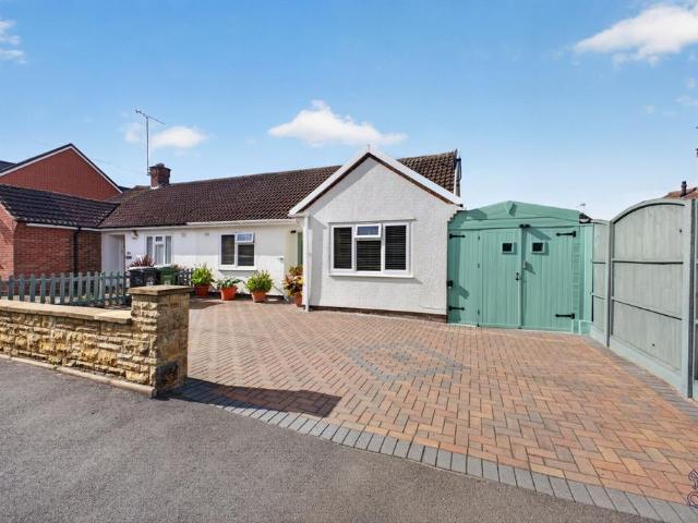 Bungalow for sale in Greenhill, Crookhill