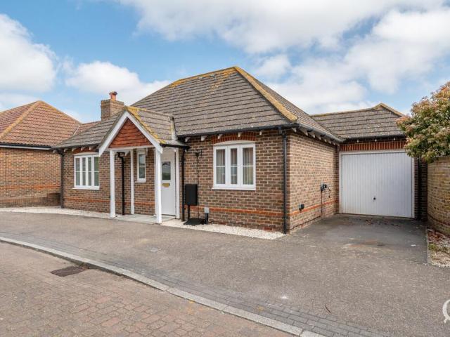 Bungalow for sale in Oad Street, Kent