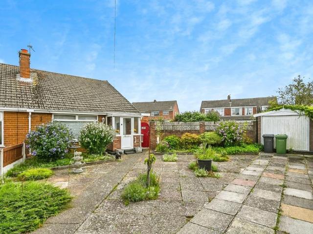 Bungalow for sale in Little Altcar, Sefton