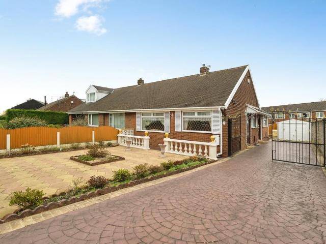 Bungalow for sale in Newton, Greenheys