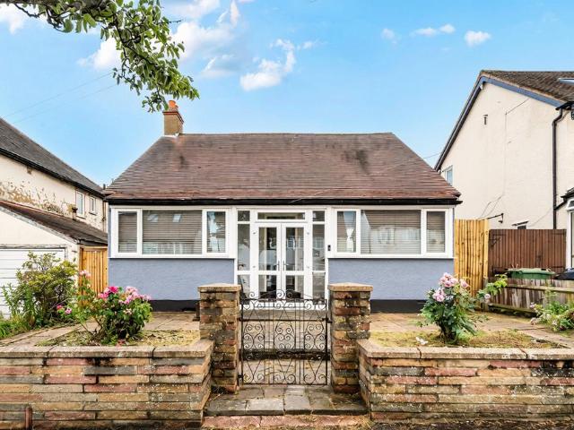 Bungalow for sale in Stonecot, Greater London