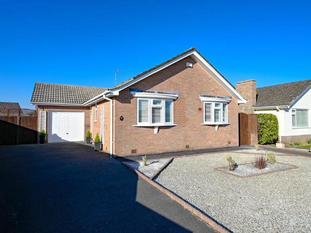 Bungalow for sale in Oakley, Merley