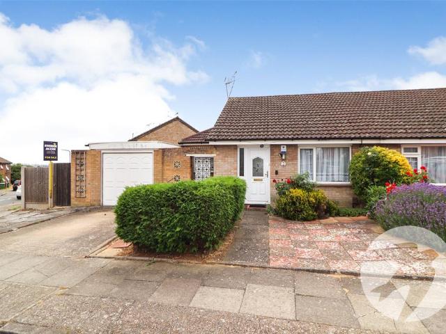 Bungalow for sale in North End, Greater London
