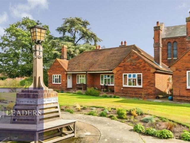 Bungalow for sale in Chipping Hill, Essex