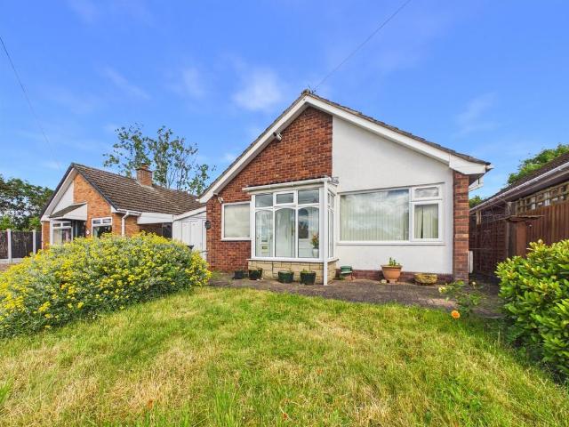 Bungalow for sale in The Ronkswood, Worcestershire