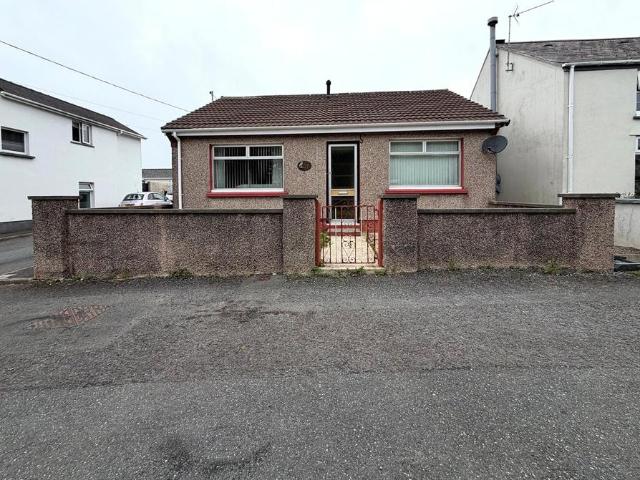 Bungalow for sale in Neyland, Wales