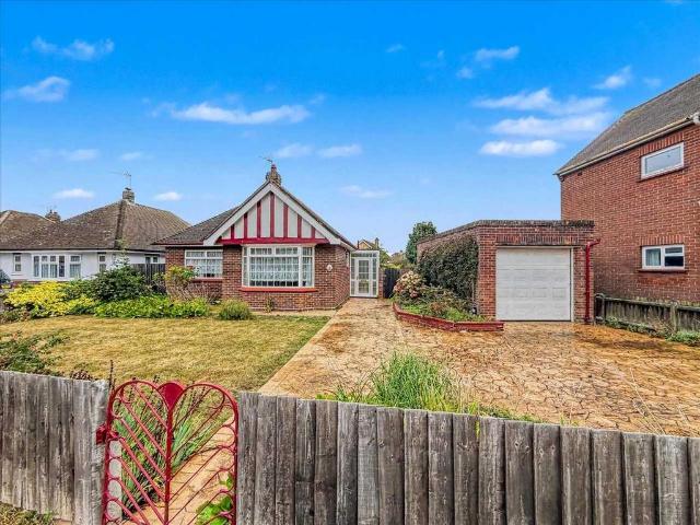 Bungalow for sale in Frinton and Walton, Dale Hill