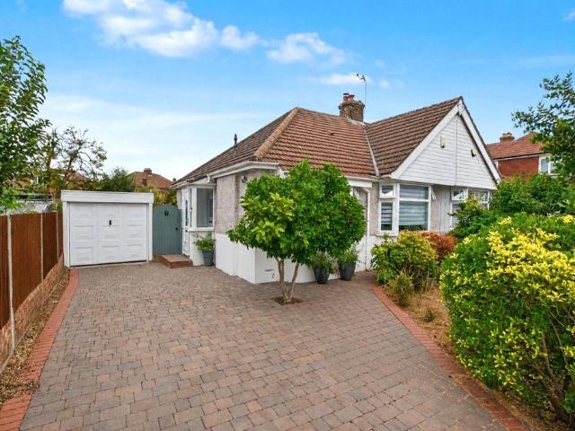Bungalow for sale in Barnehurst, Greater London