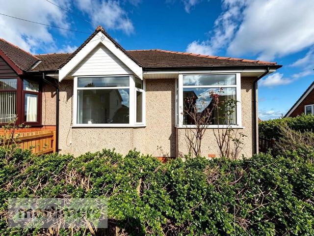 Bungalow for sale in Stanhill, Backburn