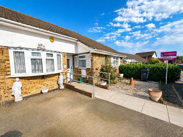 Bungalow for sale in Bowers Gifford, Essex