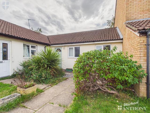 Bungalow for sale in Stoke Mandeville, Buckinghamshire