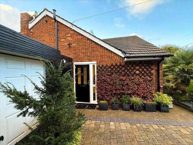 Bungalow for sale in New Barn, Dartford