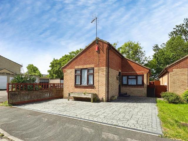 Bungalow for sale in Feckenham, City Of Bristol