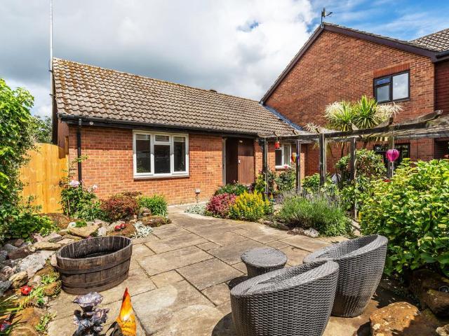 Bungalow for sale in Oxted, Hillview